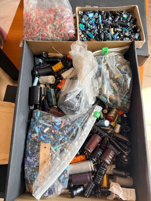 Vand piese electronice noi si second-hand