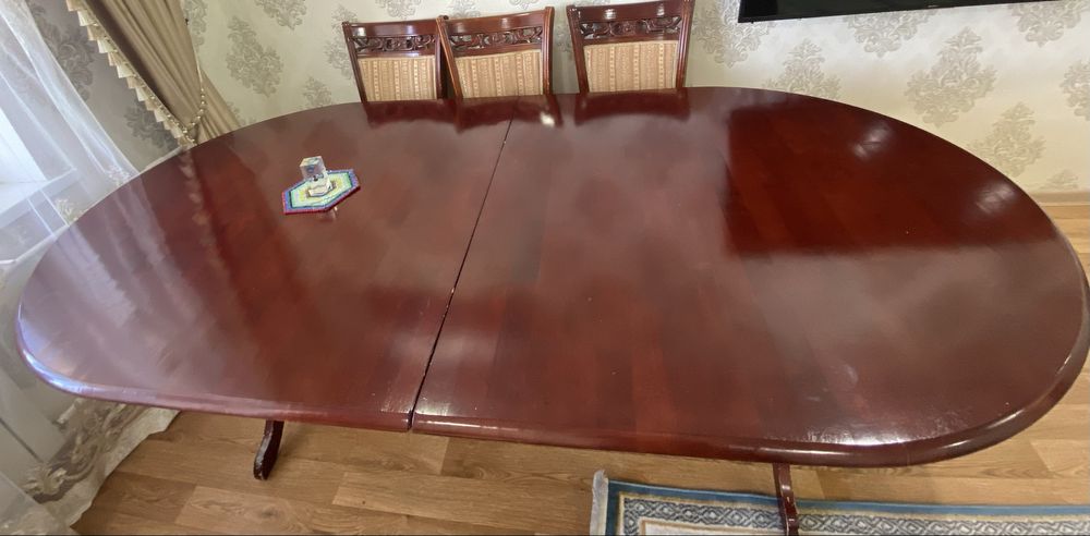 Стол для гостиной