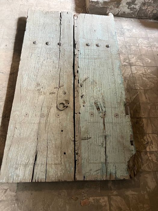 Старинные резные двери