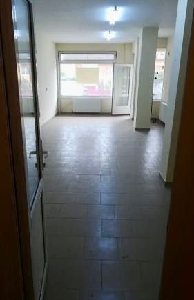 Închiriez spațiu comercial Florești