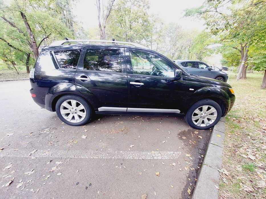 Mitsubishi Outlander 2