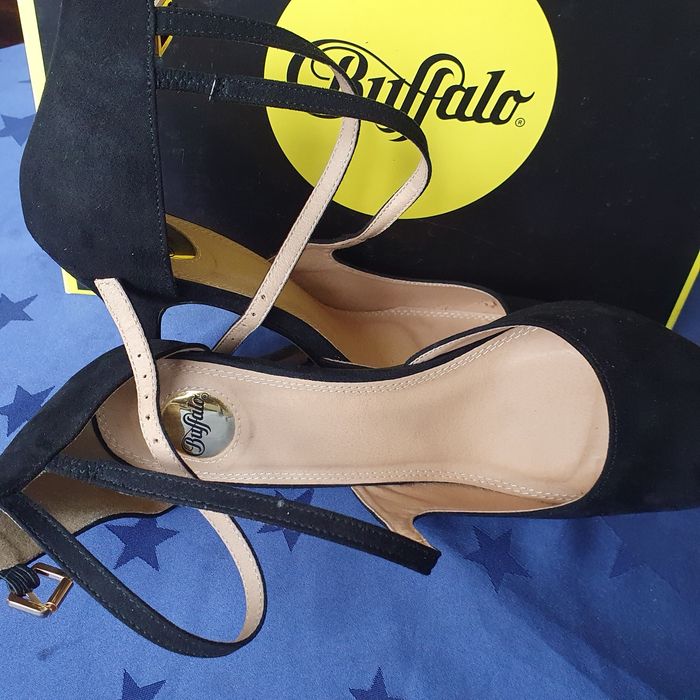 Елегантни обувки на BUFFALO