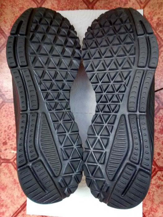 Продавам спортни обувки (маратонки) Skechers Uno Lite-Lighter One