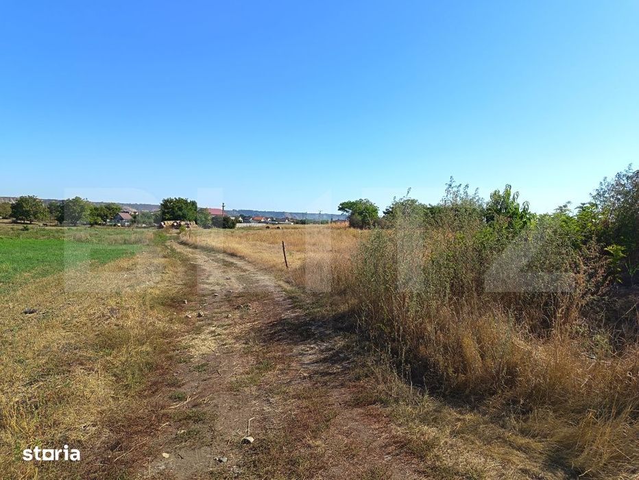 De vanzare: Teren extravilan 2.300 mp