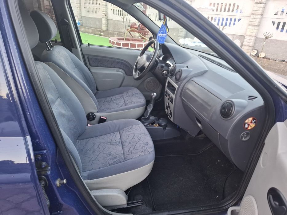 Vând Logan 1,4 cu 110 mii km