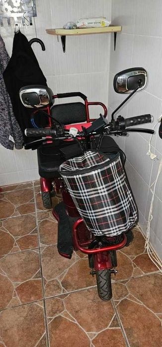 Trotty Scuter electric, model it-e3, motor 350w, baterie 12ah - rosu