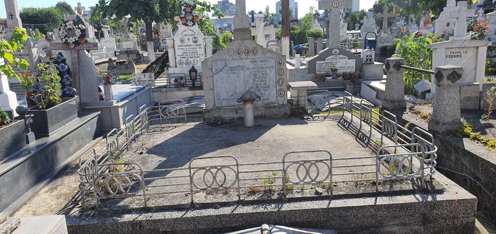 Jumatate cavou-2 locuri suprapuse_Cimitirul central, rd 2 dupa capela