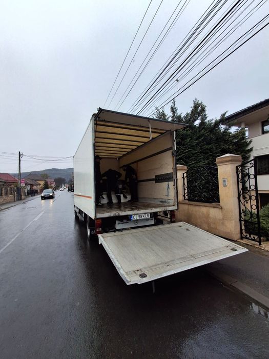 Mercedes sprinter cu lift