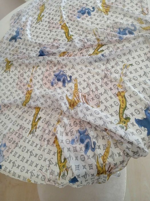 Копринен шал/парео Louis Vuitton, 180/90 см. 80 лв.