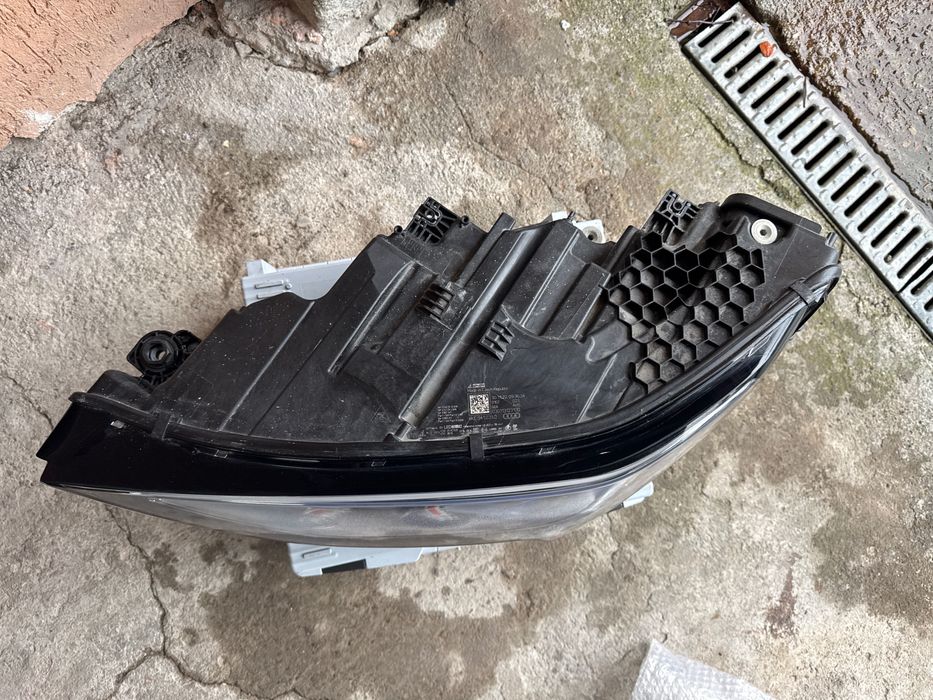 Фар за Ауди е-tron ляв