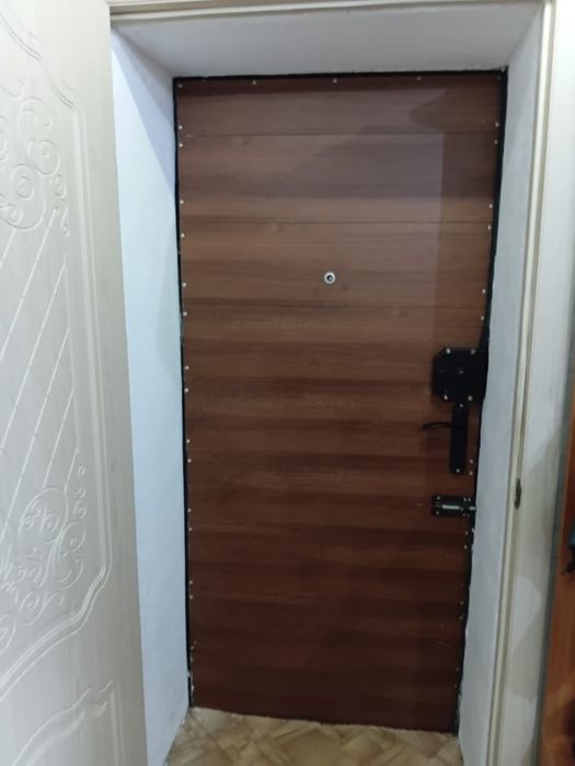 Продам входную дверь