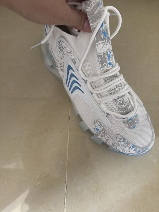 Кроссовки новые 40-41размер