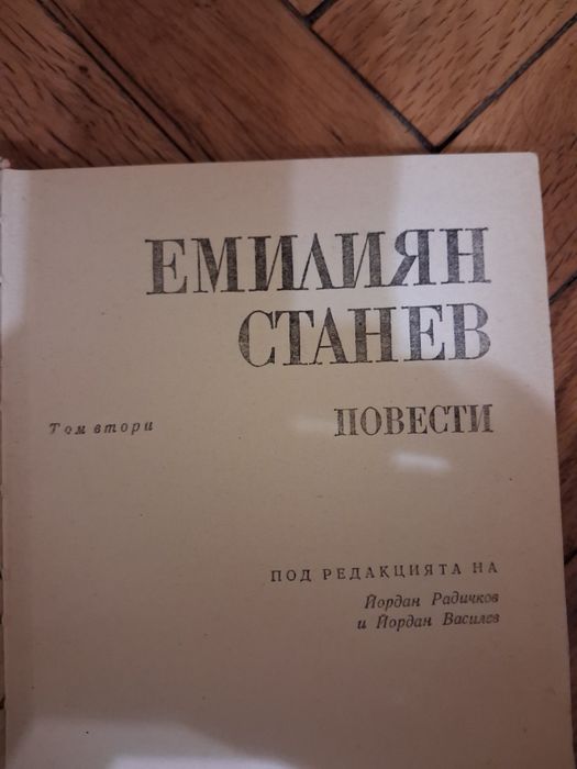 Подарявам книги.