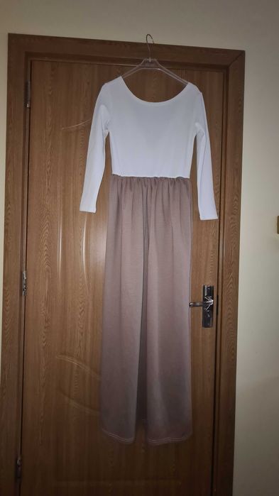 Елегантна рокля с гол гръб