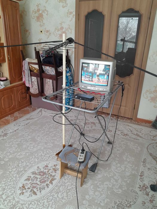 Цветной телевизор с антенной