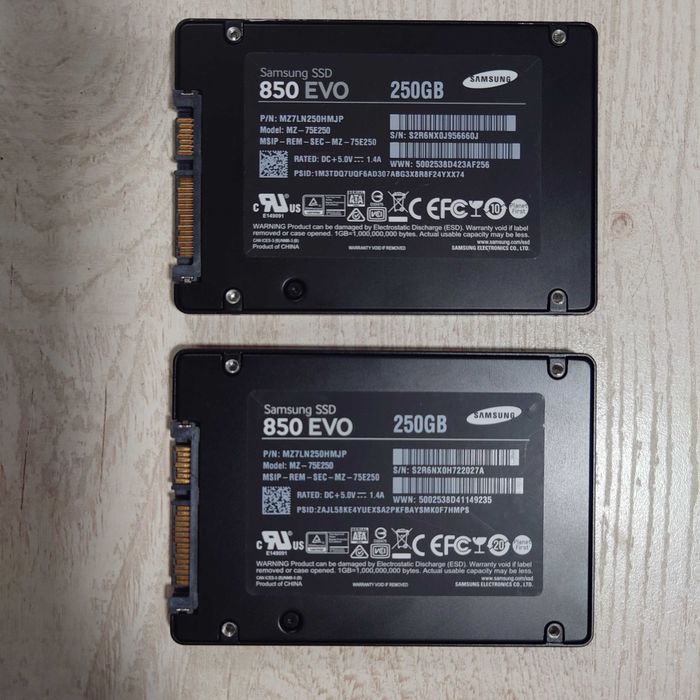Vand la bucata sau impreuna 2 SSDuri SATA III de 2.5" Samsung 850 EVO de 250 Gb