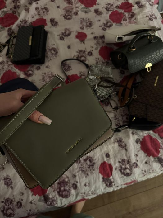 Продаю сумки срочно