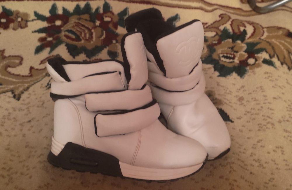 Продам белые сапошки