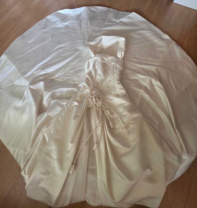 Rochie de mireasa marimea 4 US sau 34 EU