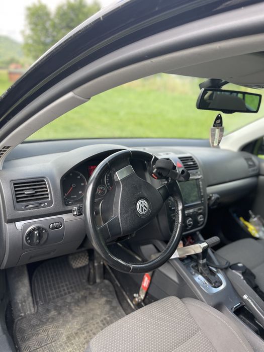 Volkswagen Golf 5 Variant 2.0 TDI DSG – Adaptat pentru persoane cu dizabilitati