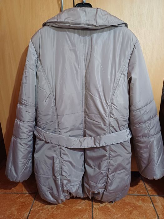 Vand geaca groasa și lunga, de femei, XXL, ca noua.