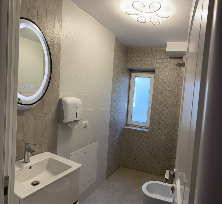 Închiriez apartament 2 camere decomandat/ pretabil spatiu