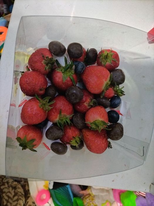 Клубника с оформлением в подарочной упаковке