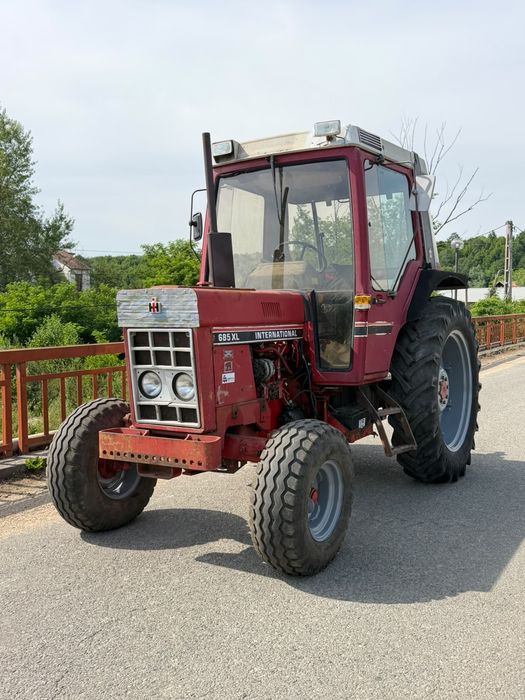 Case International 685 XL