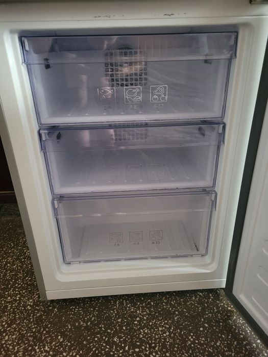 Vand combina frigorifica Beko Neofrost 300 lei