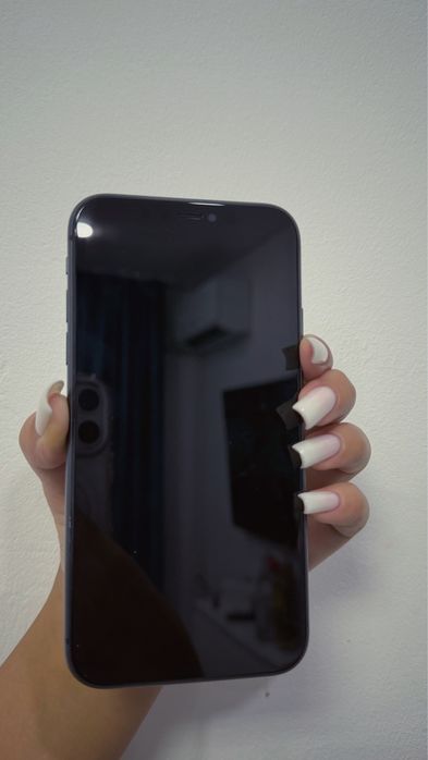 телефон iPhone 11