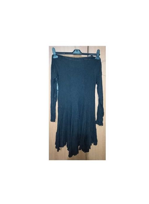 Tunica neagra cu trena si imprimeu cauciucat gri frumoasa ,moderna, UK