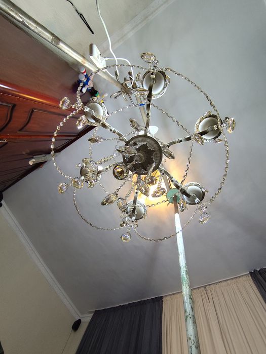 Продам люстру в хорошем состоянии