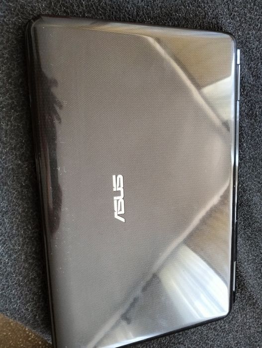 Vând laptopuri pentru dezmembrat