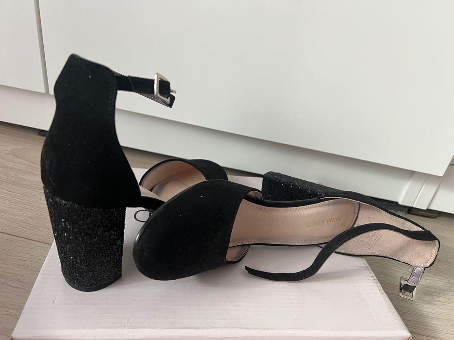 Официални обувки на ток