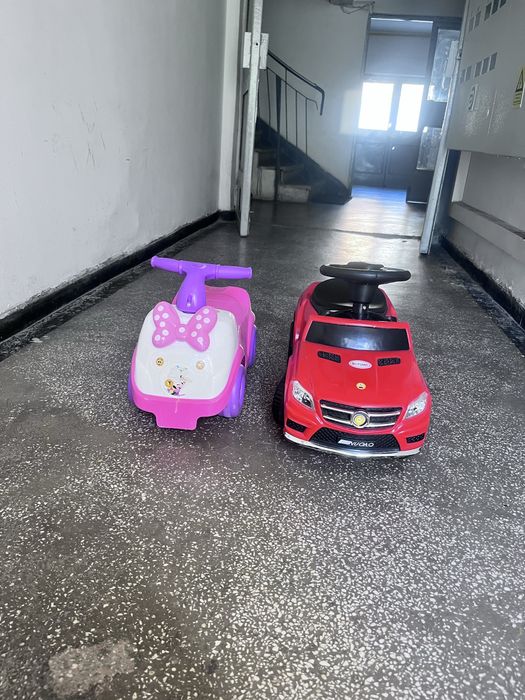 Vand 2 masinute si o trotineta