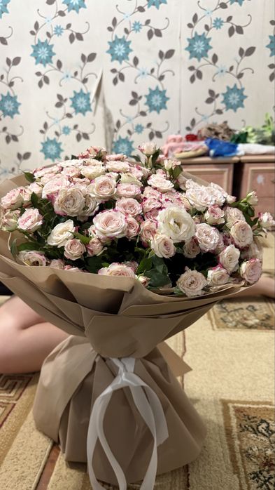 Букет кустовых роз Бомбастик