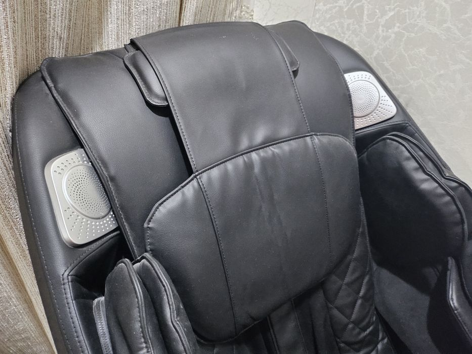 Массажное кресло чёрное