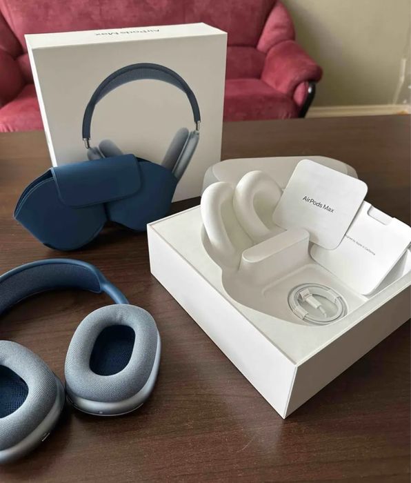 AirPods Max в синем цвете