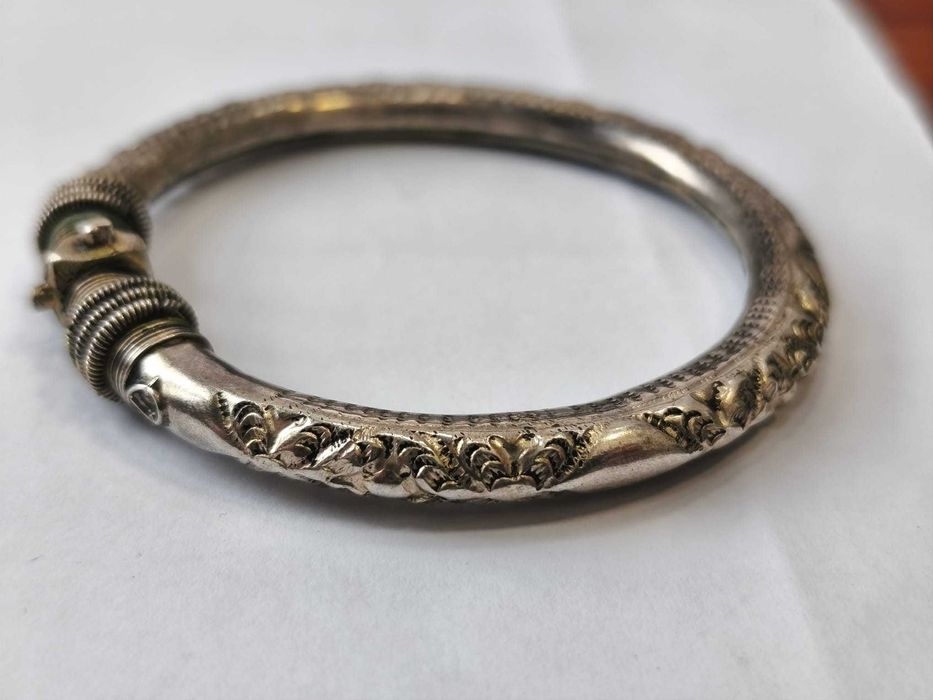 Bratara de argint veche cu model floral