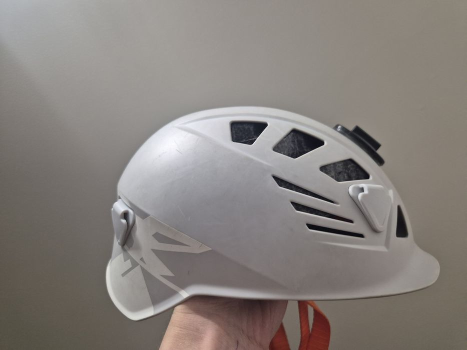 Каска для альпинизма simond