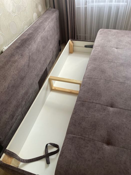 Продается Диван раздвижной, с подушками