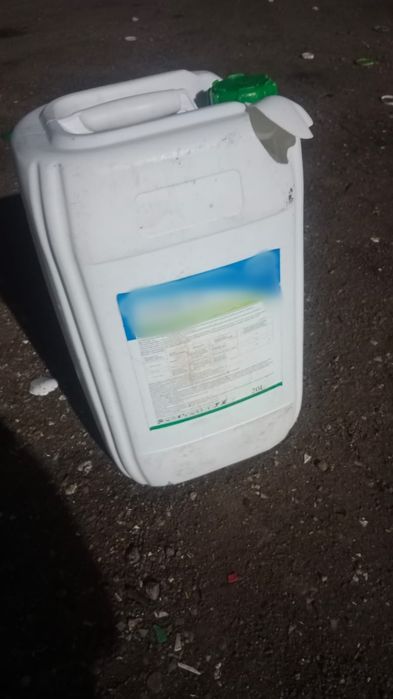 Принимаем канистру из под гербицида.