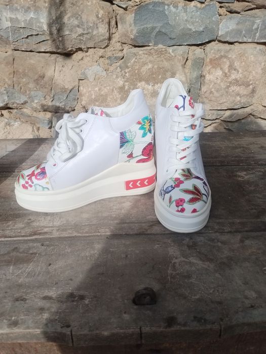 Кецове Converse.