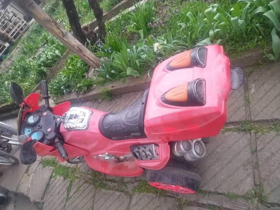 Детска електрическа триколка.
Цената е съобразена със състоянието.