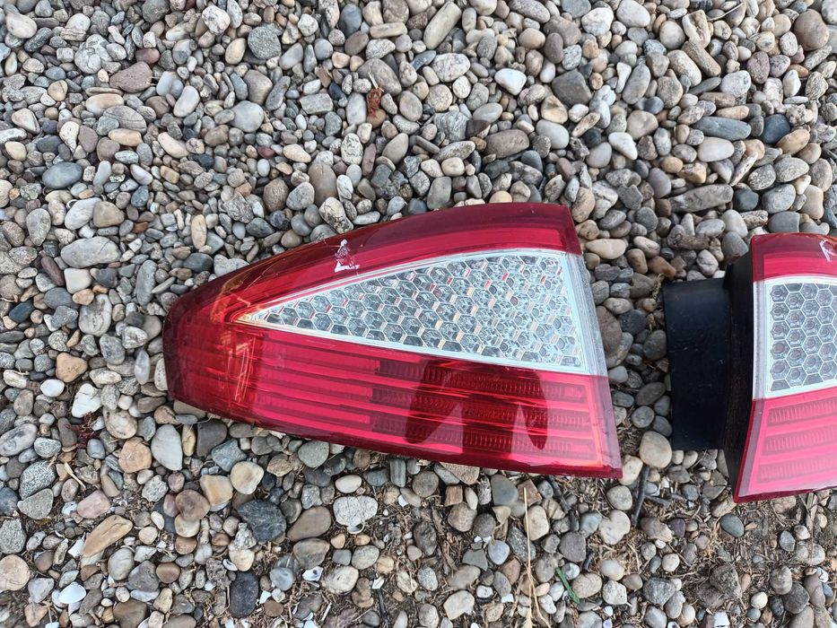 ляв и десен външен стоп за форд мондео 4 седан FORD MONDEO IV