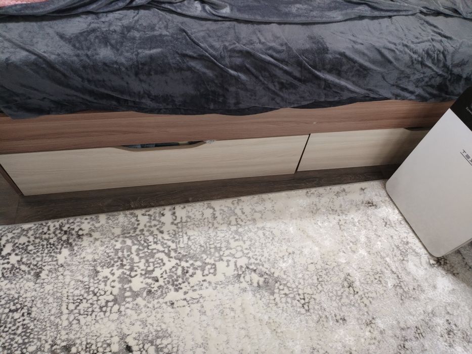 Кровать с матрасом