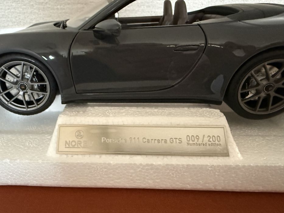 Колекционерски автомобил 1:18 Porsche Carrera Cabriolet Slate Grey Neo