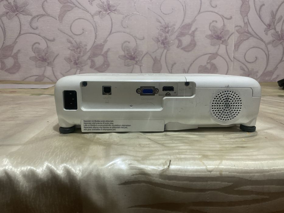 Proektor Epson Rasimda bor xammasi narxini kelishamiz