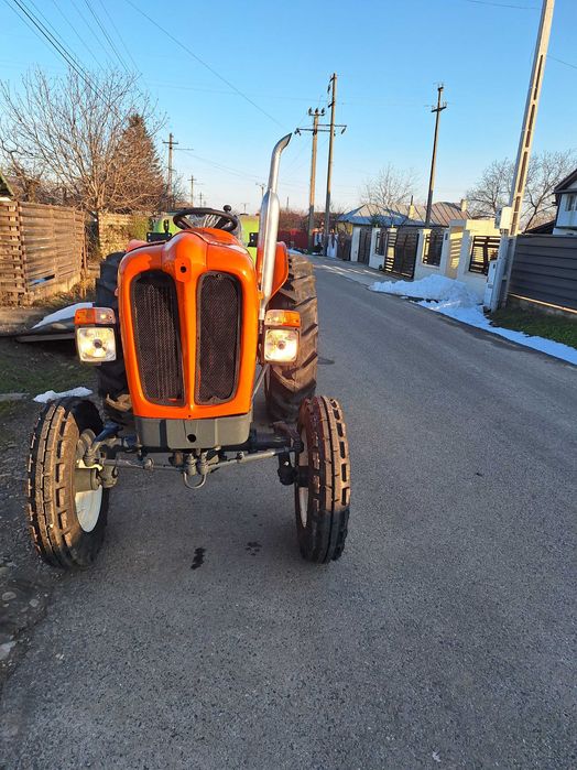 Tarctor Fiat 445 perfect pentru vie si livada