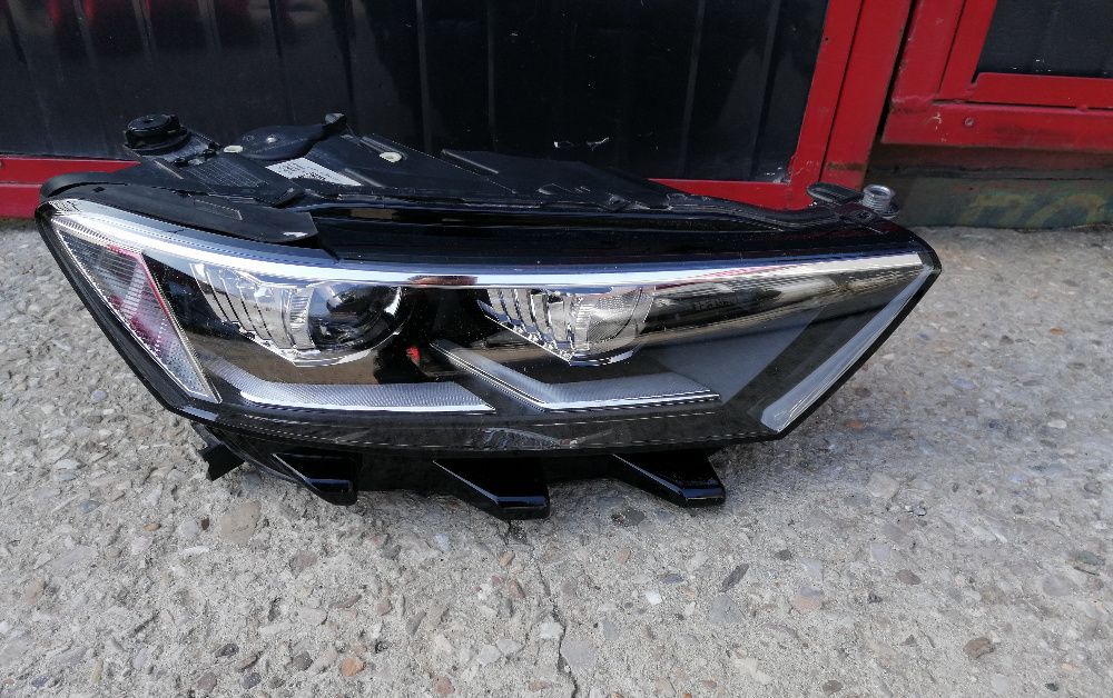 Десен фар за Volkswagen T-rock full Led след 2017 година. #034v
